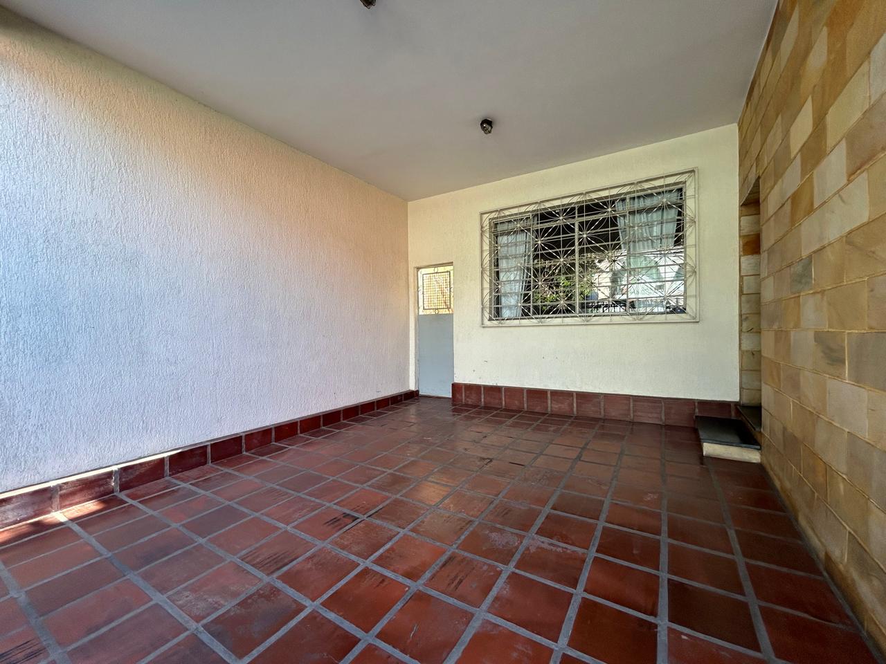 Casa à venda com 3 quartos, 278m² - Foto 4