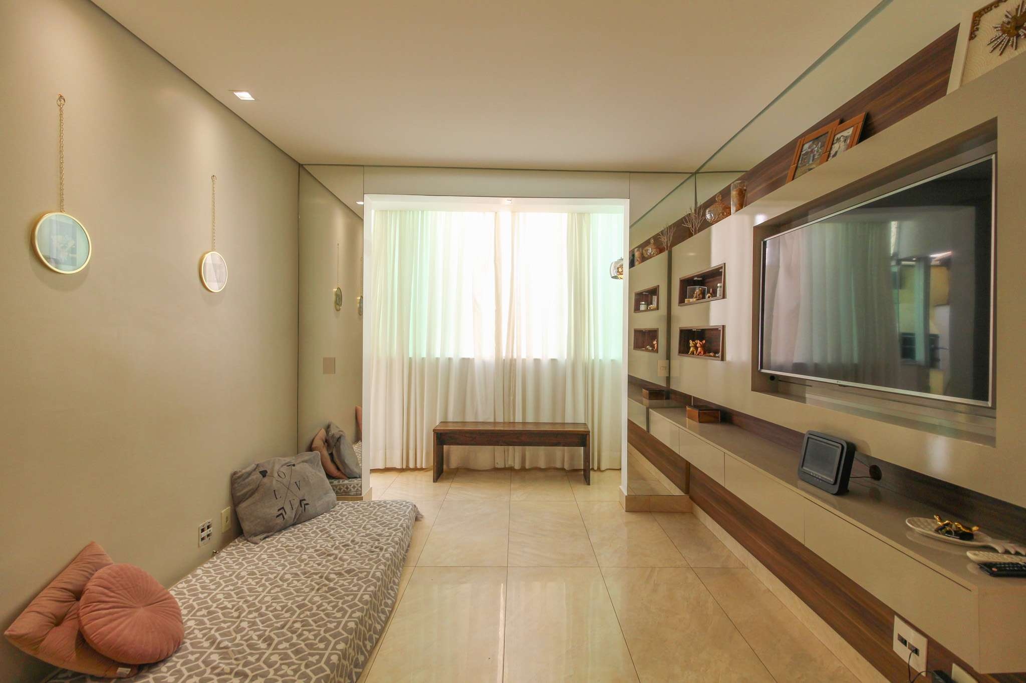 Apartamento à venda com 2 quartos, 65m² - Foto 1