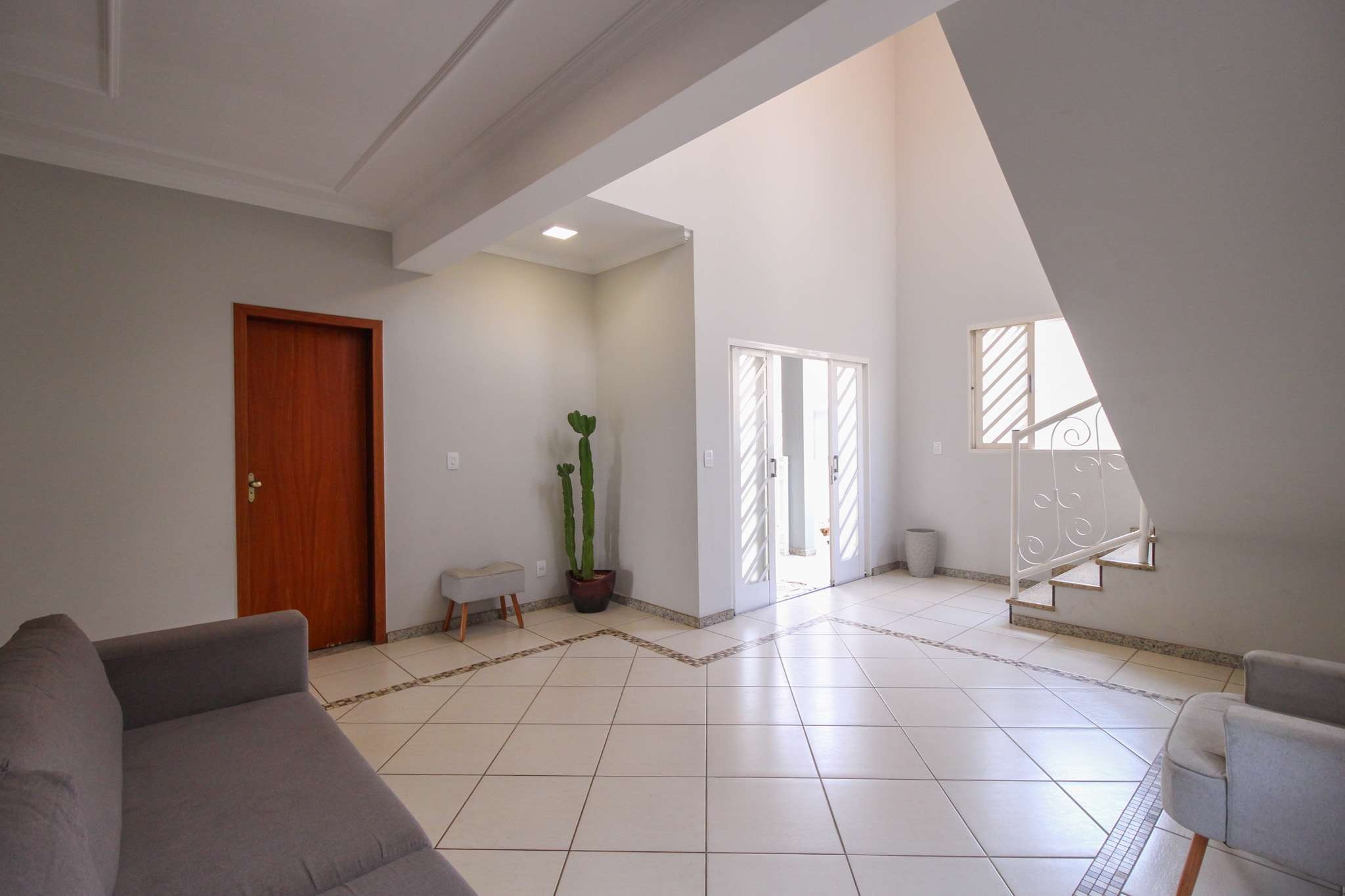 Casa à venda com 5 quartos, 410m² - Foto 2