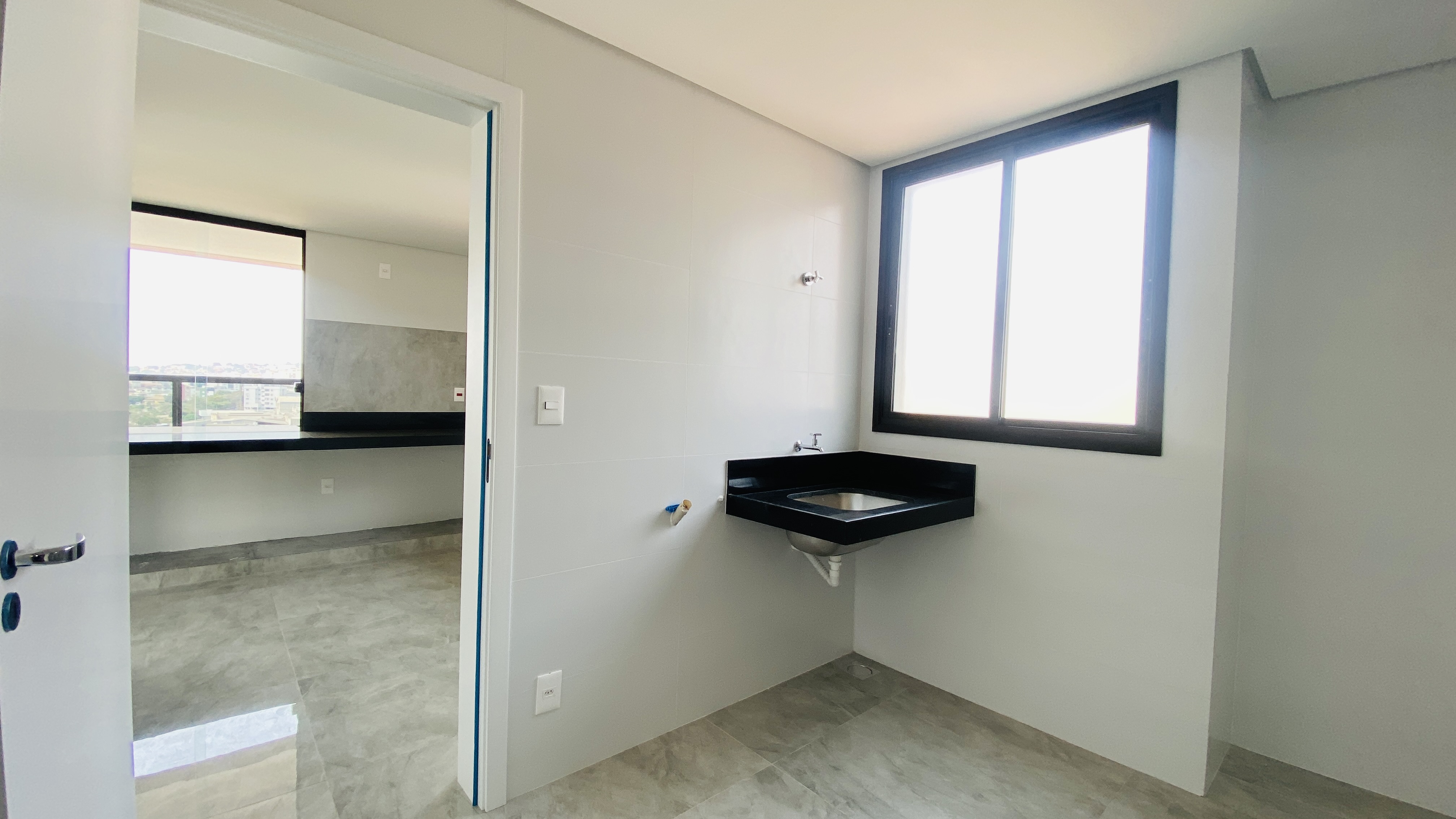 Apartamento à venda com 4 quartos, 161m² - Foto 3