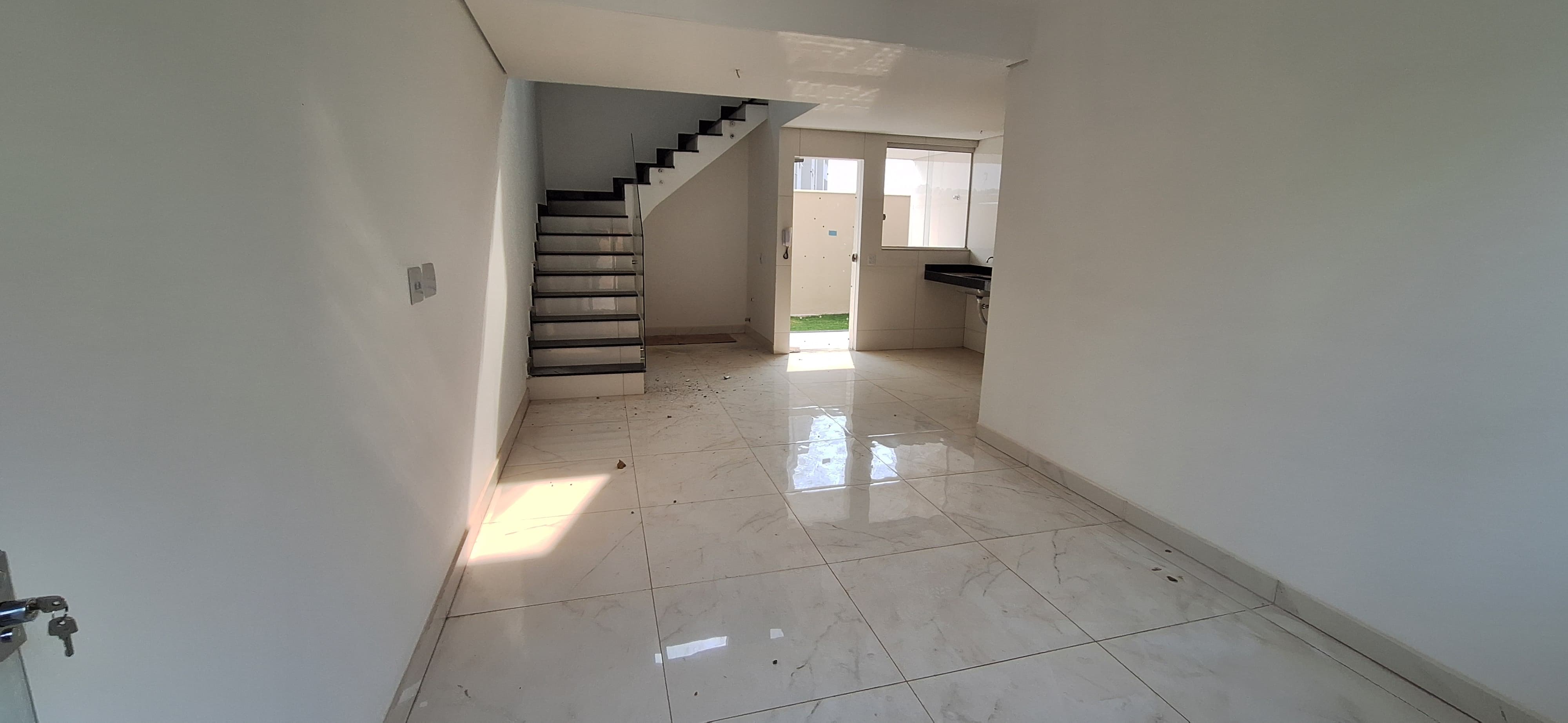 Casa à venda com 3 quartos, 145m² - Foto 1