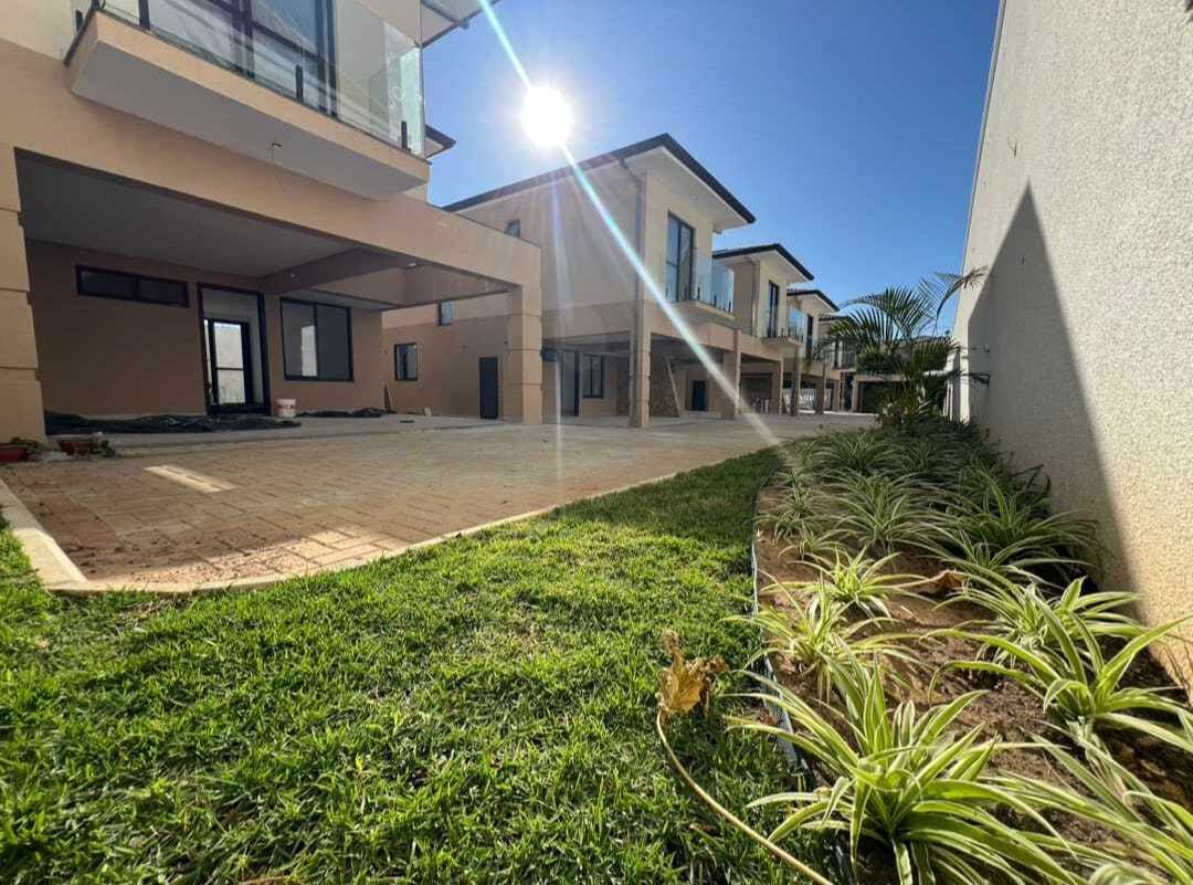 Casa à venda com 4 quartos, 120m² - Foto 2