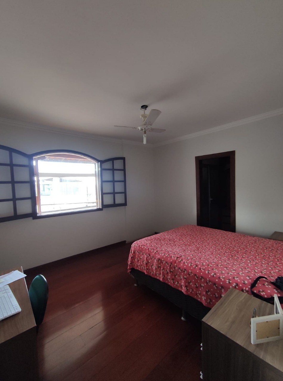 Casa para alugar com 5 quartos, 312m² - Foto 21