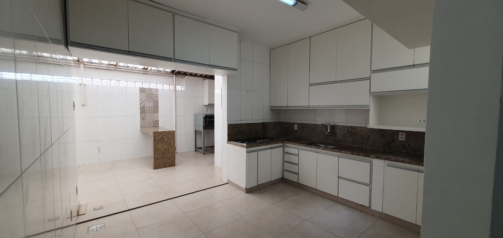 Apartamento para alugar com 3 quartos, 120m² - Foto 13