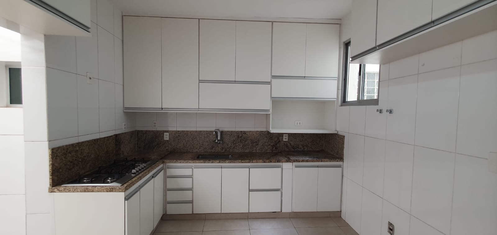 Apartamento para alugar com 3 quartos, 120m² - Foto 14