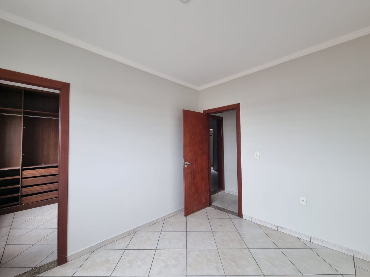 Apartamento para alugar com 2 quartos, 70m² - Foto 13