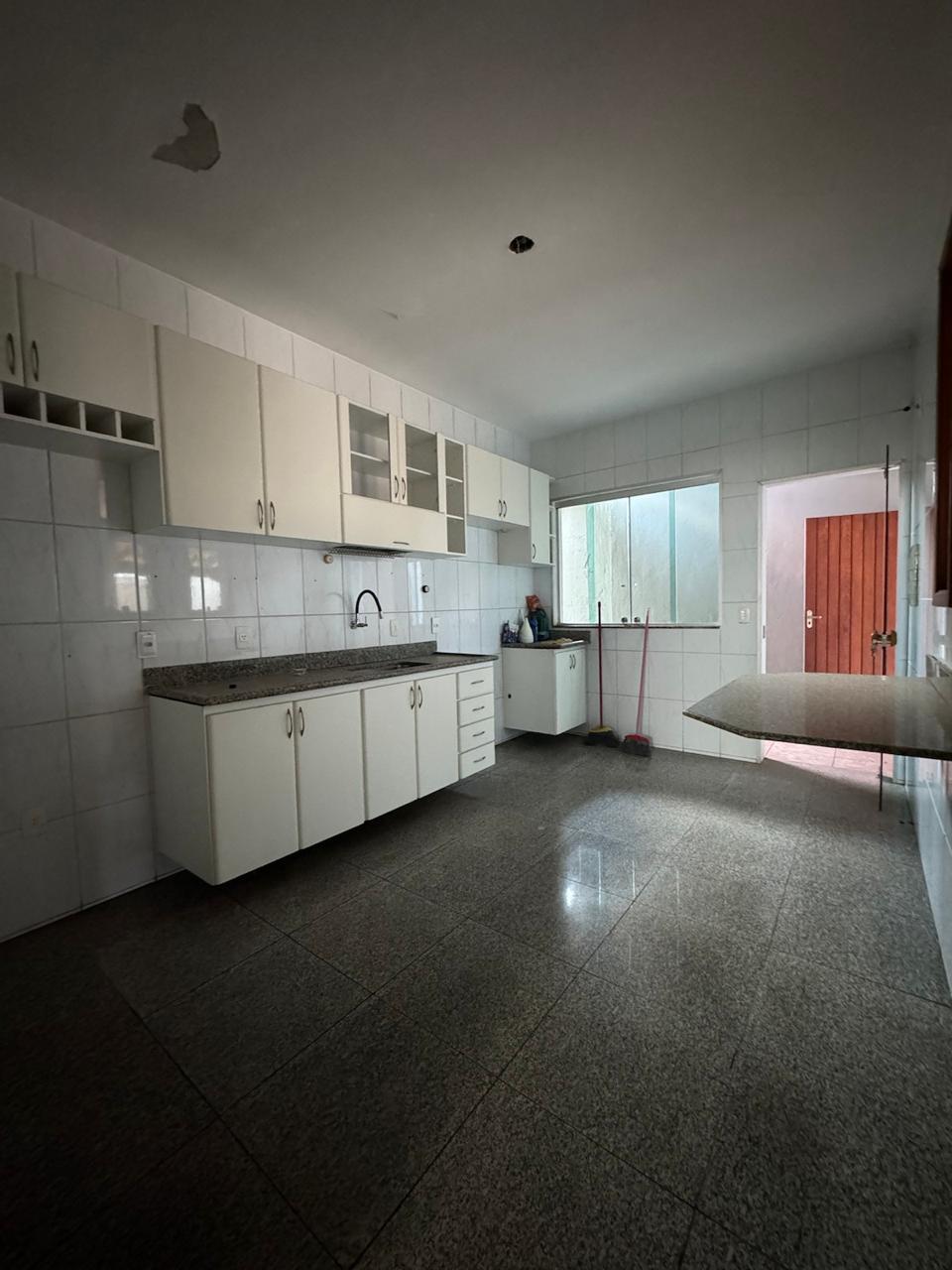 Casa à venda com 4 quartos, 290m² - Foto 18