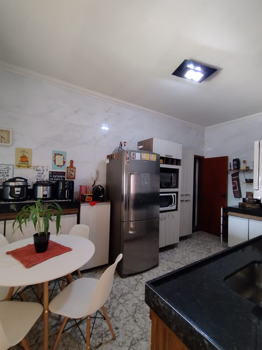 Casa à venda com 3 quartos, 300m² - Foto 14