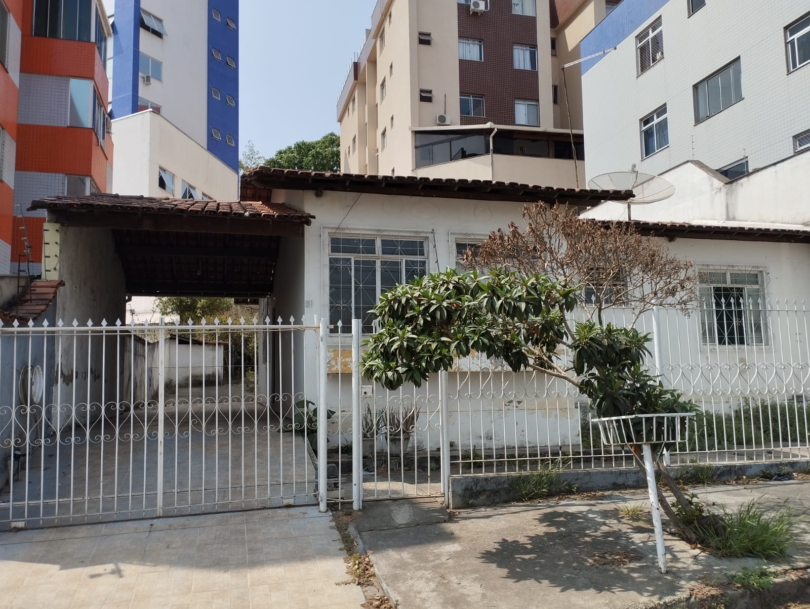 Casa à venda com 3 quartos, 420m² - Foto 1