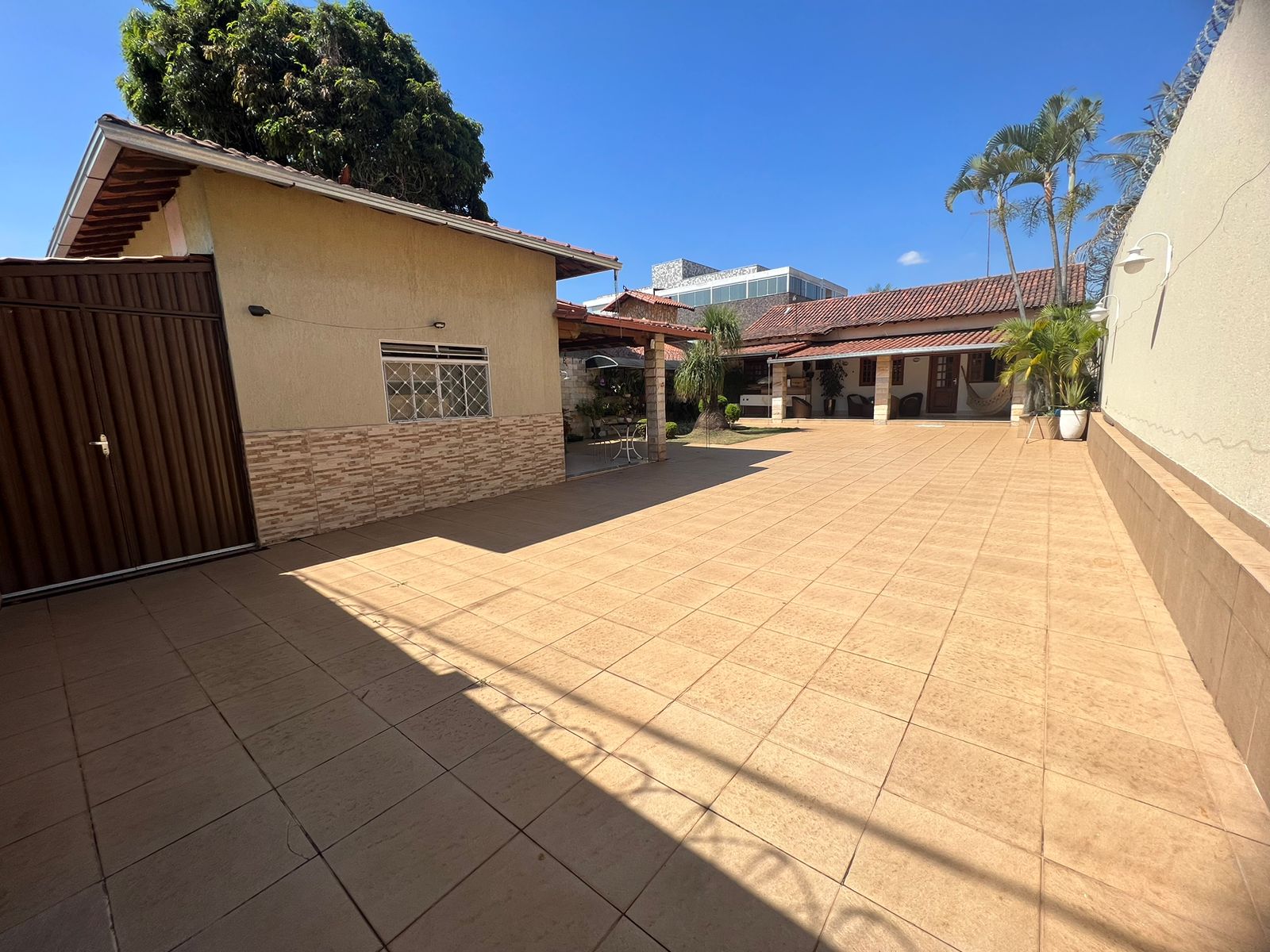 Casa à venda com 3 quartos, 400m² - Foto 2