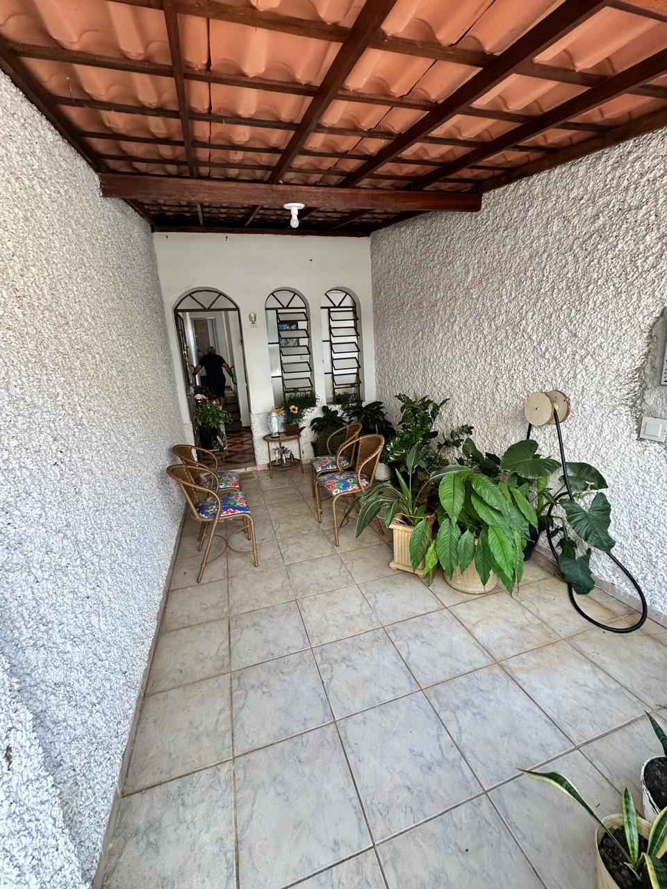 Casa à venda com 2 quartos, 107m² - Foto 1