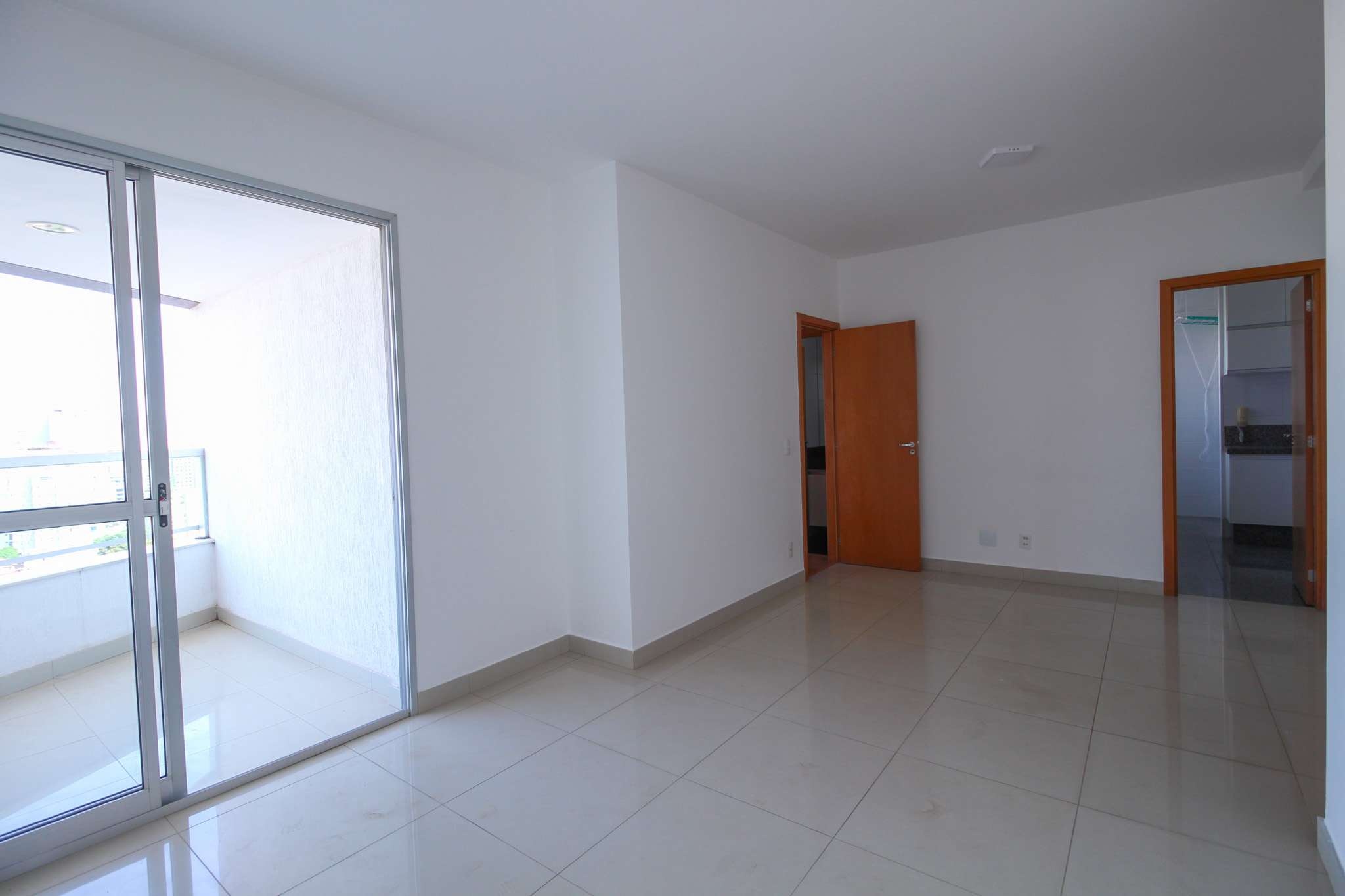 Apartamento à venda com 2 quartos, 69m² - Foto 2