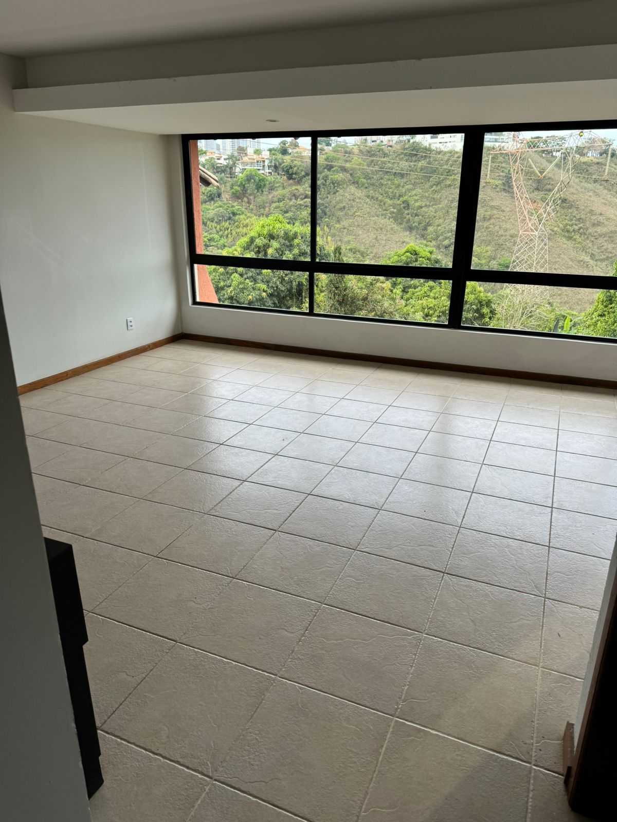 Casa para alugar com 3 quartos, 1256m² - Foto 2