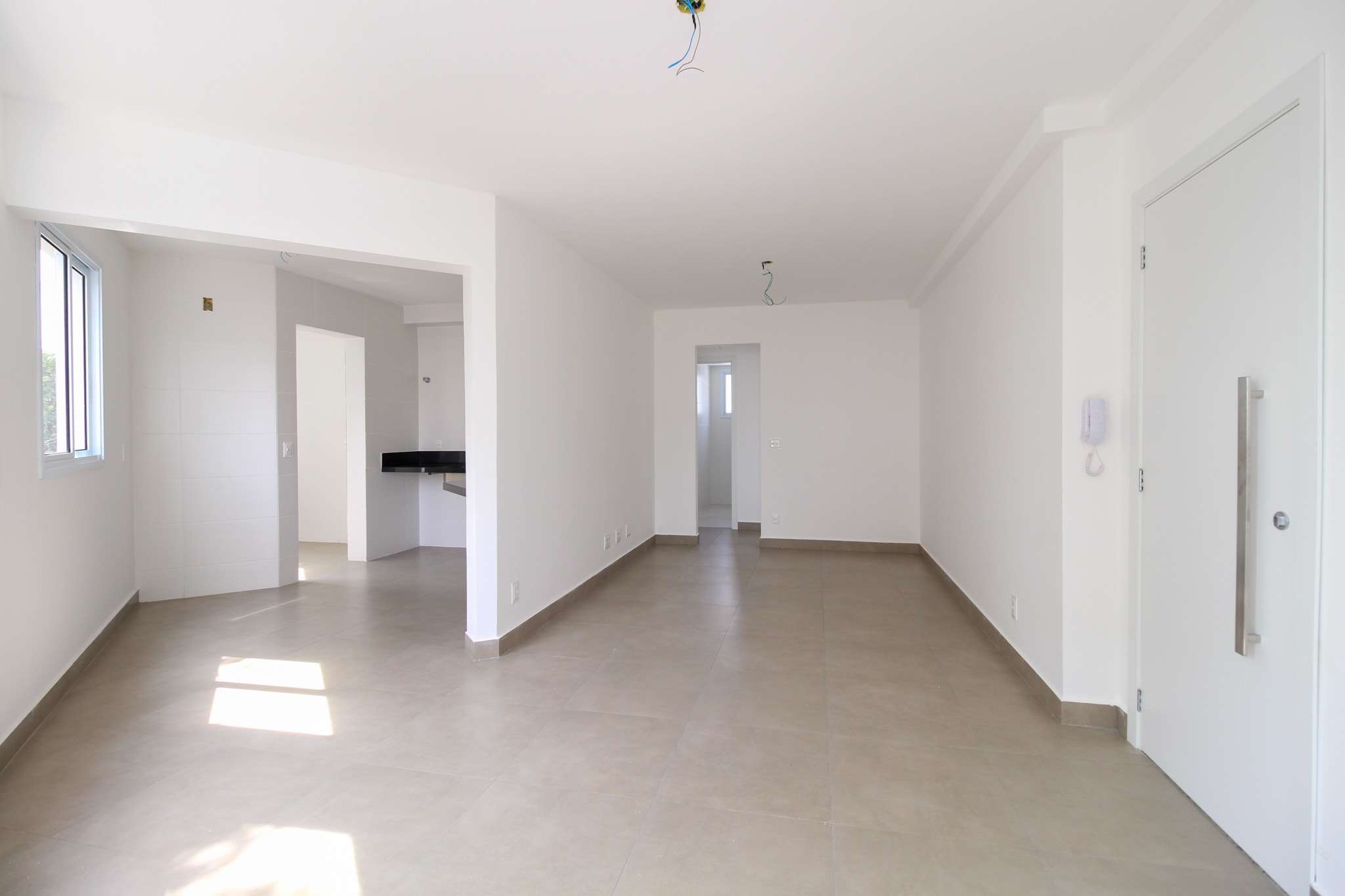 Apartamento à venda com 3 quartos, 97m² - Foto 2