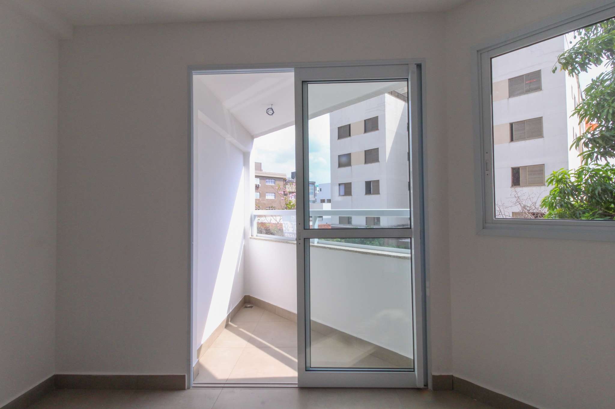 Apartamento à venda com 3 quartos, 97m² - Foto 9