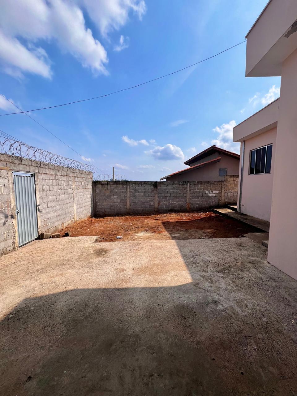 Casa à venda com 1 quarto, 200m² - Foto 3