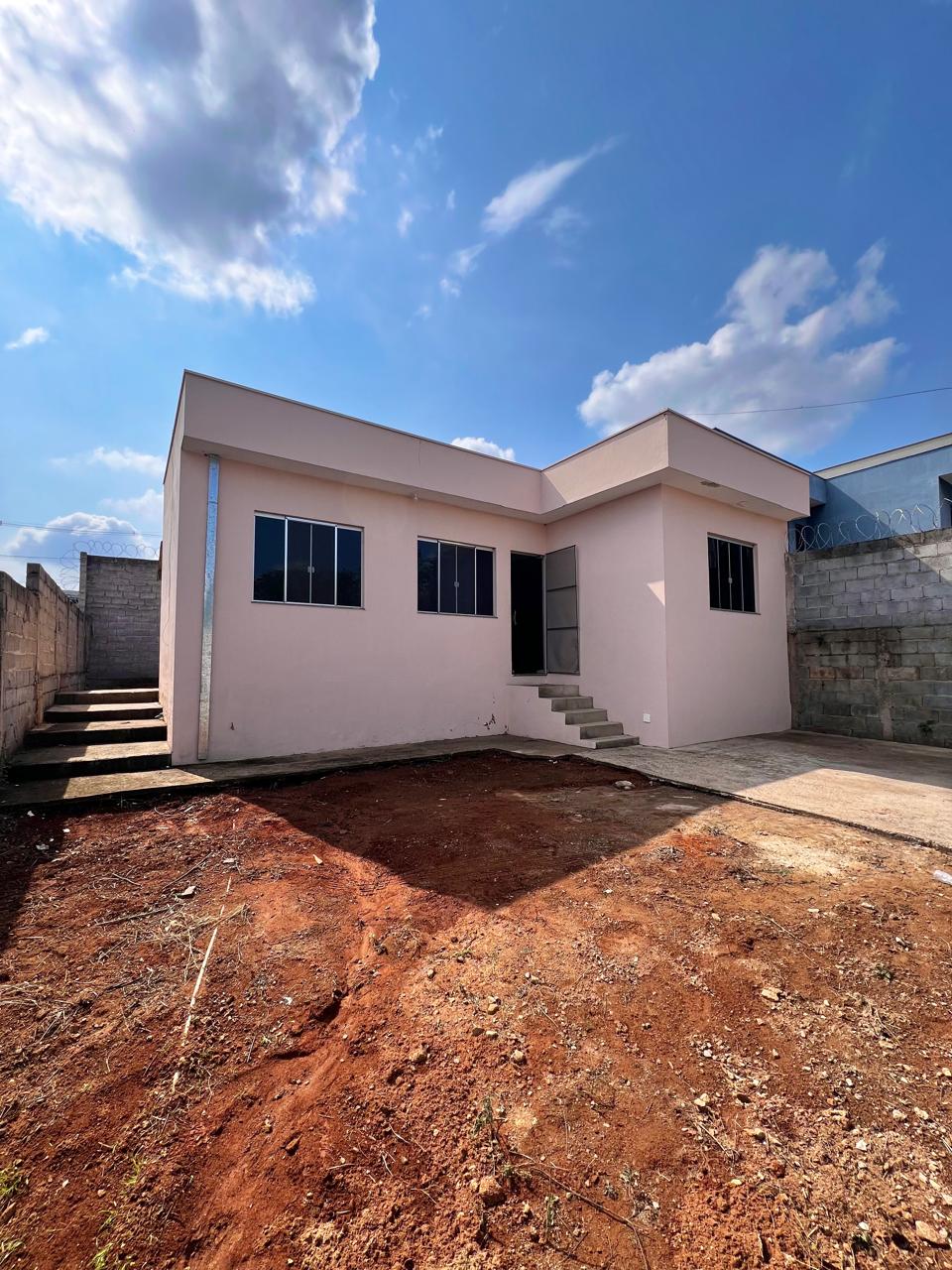 Casa à venda com 1 quarto, 200m² - Foto 2