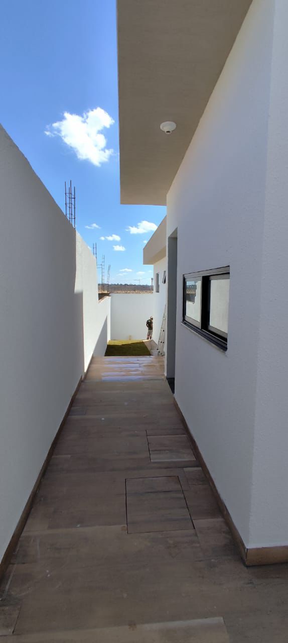 Casa à venda com 3 quartos, 98m² - Foto 2