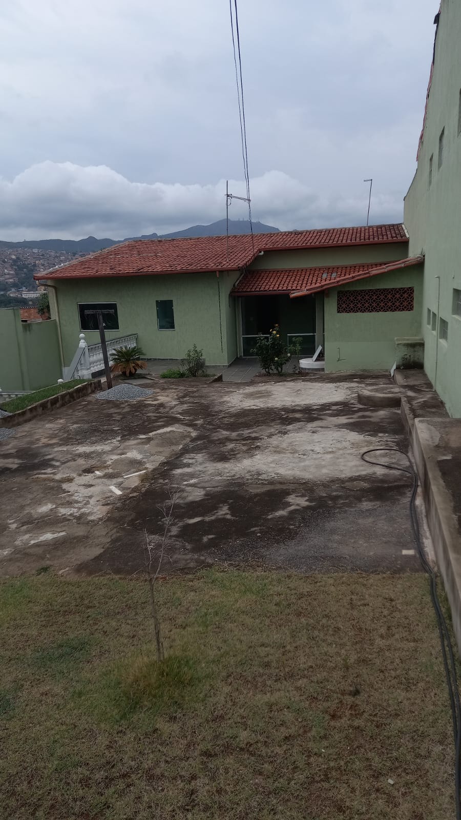 Casa à venda com 3 quartos, 360m² - Foto 1