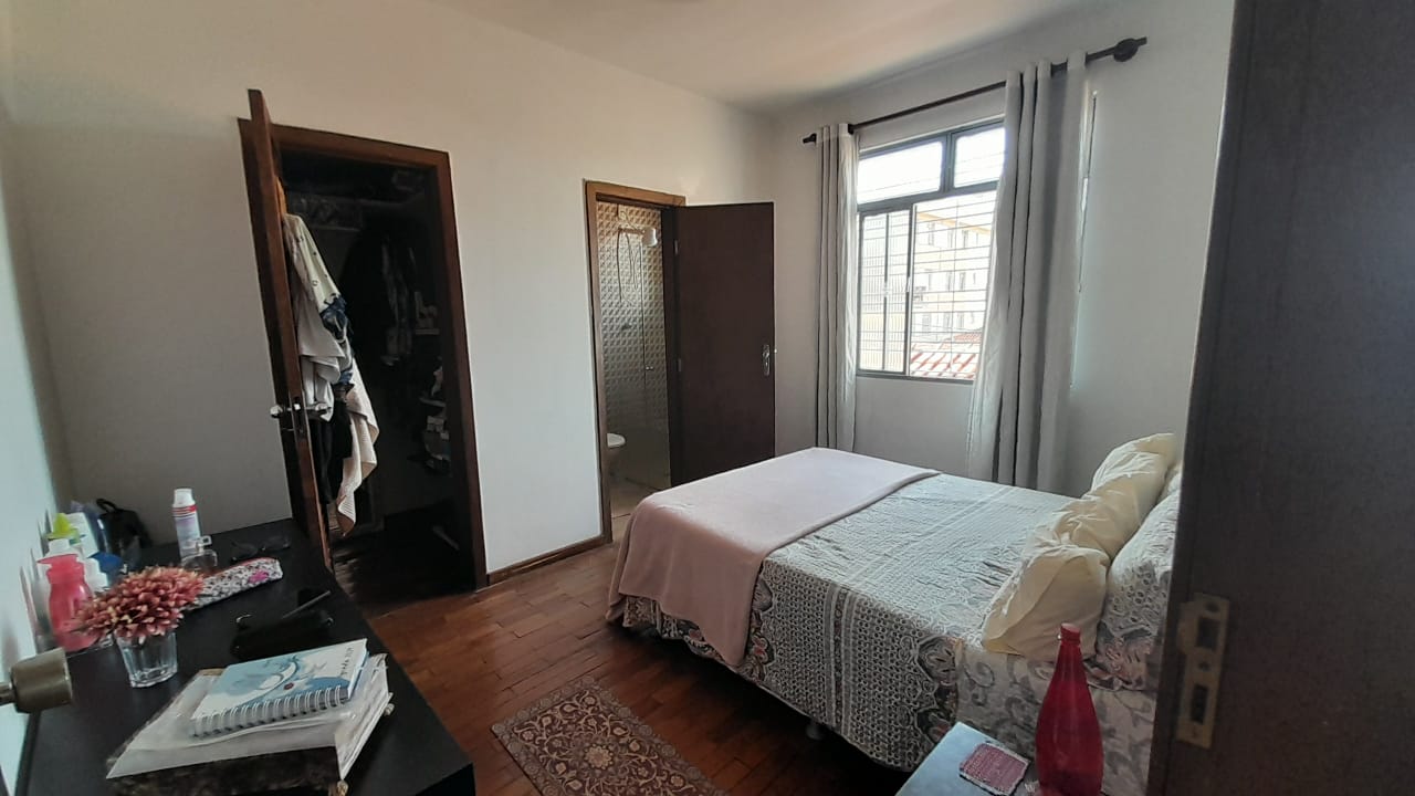 Casa à venda com 6 quartos, 315m² - Foto 20