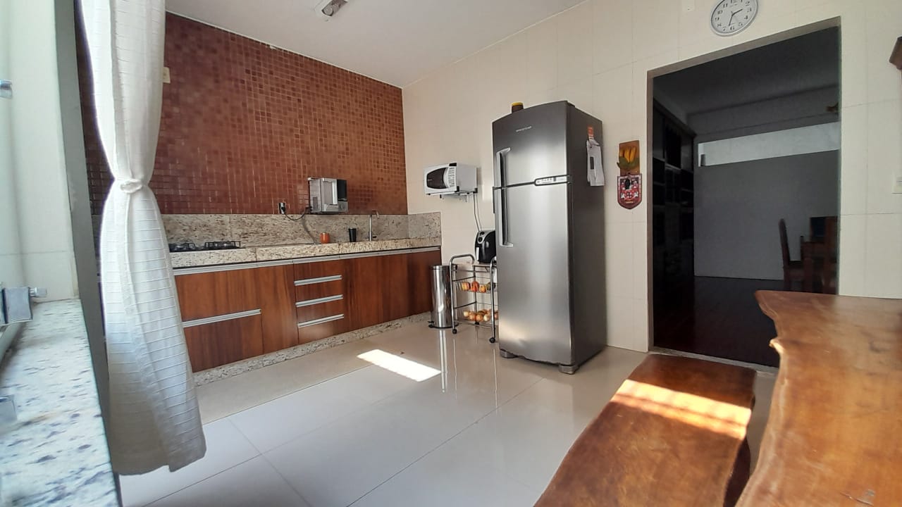 Casa à venda com 6 quartos, 315m² - Foto 7