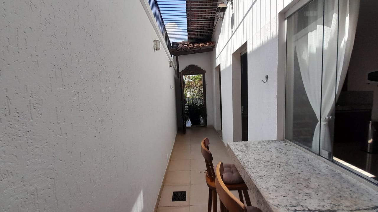 Casa à venda com 6 quartos, 315m² - Foto 10