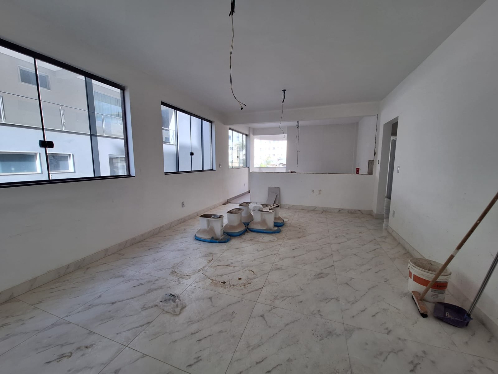 Apartamento à venda com 3 quartos, 94m² - Foto 3