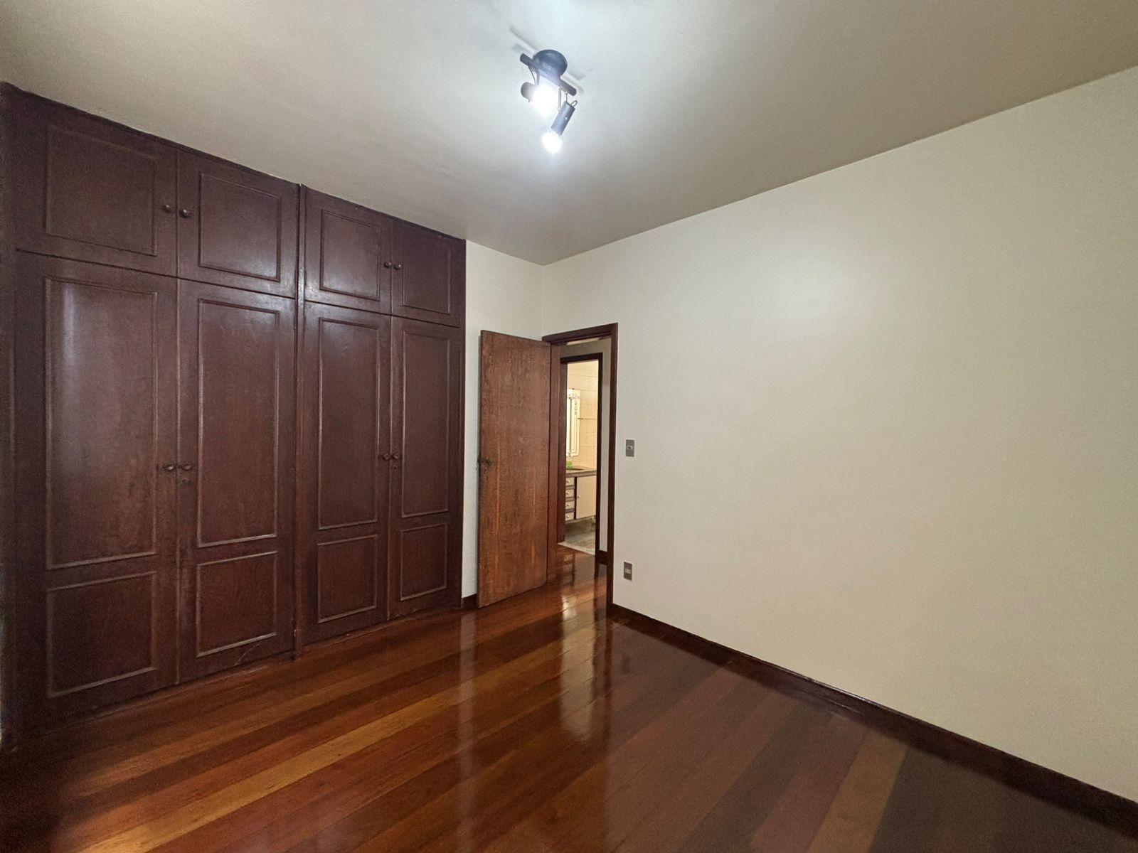 Apartamento para alugar com 4 quartos, 178m² - Foto 10