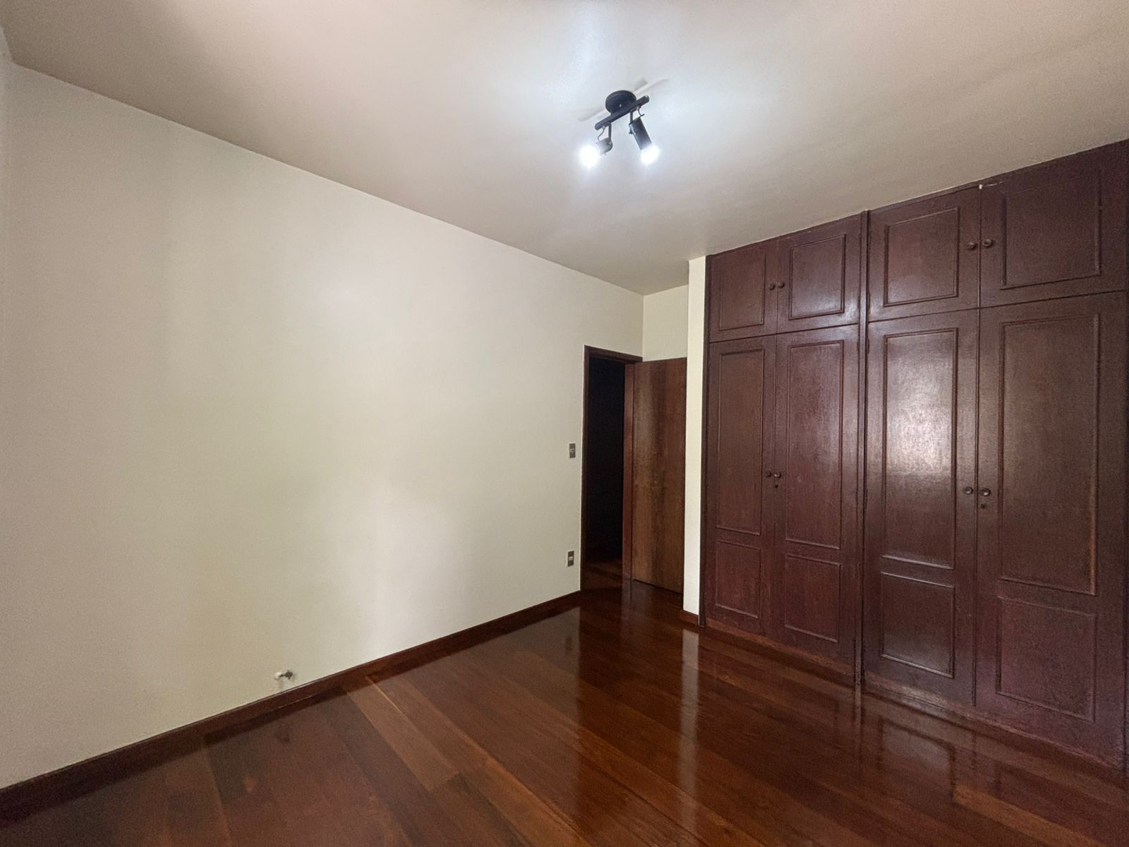 Apartamento para alugar com 4 quartos, 178m² - Foto 6