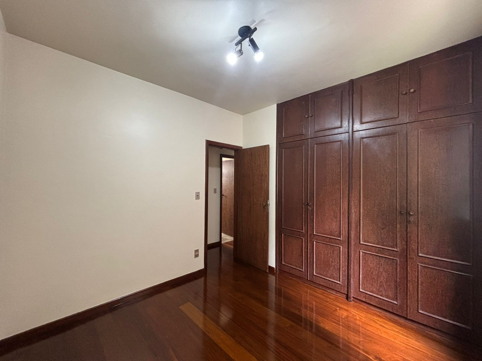 Apartamento para alugar com 4 quartos, 178m² - Foto 7