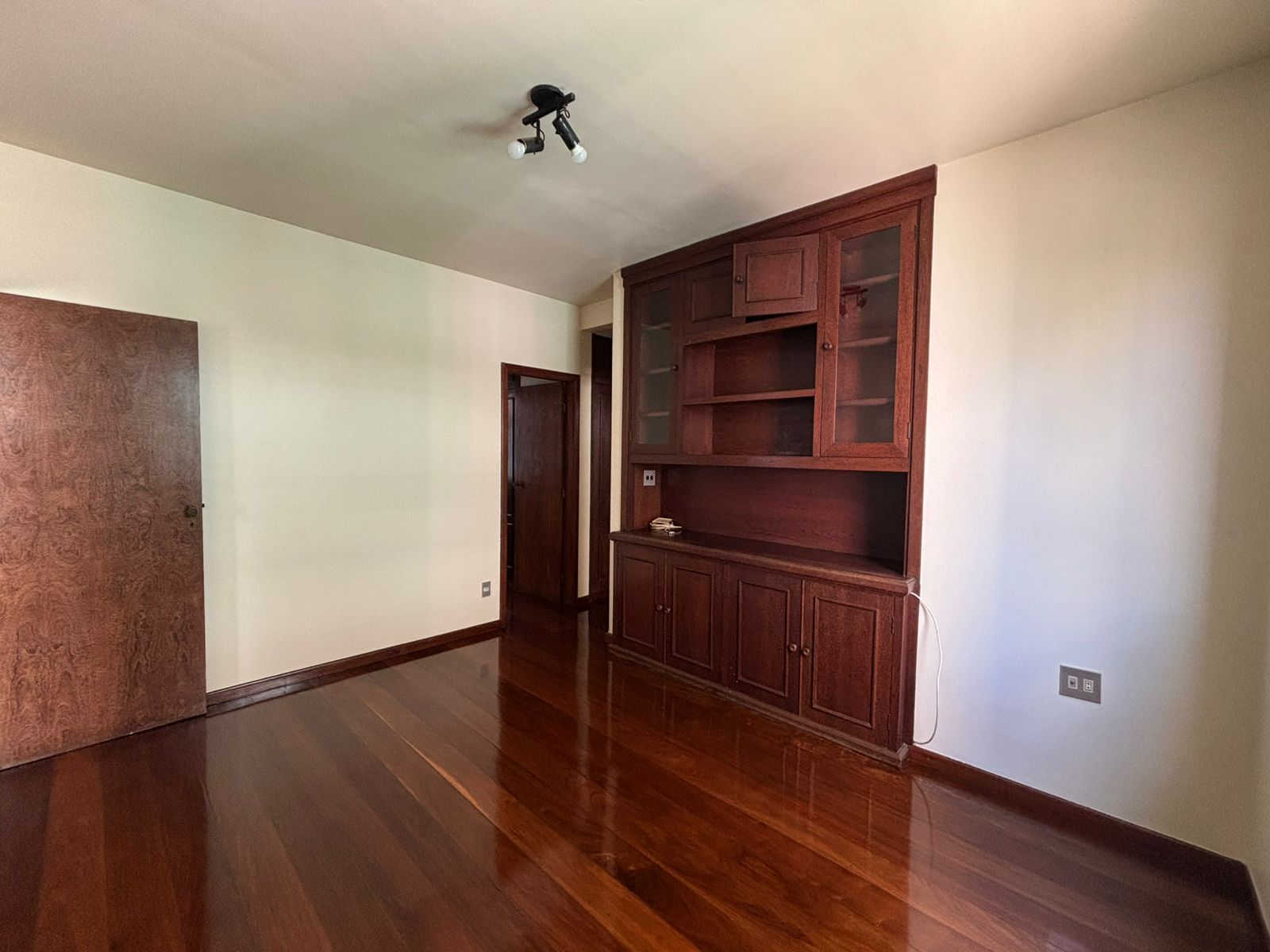 Apartamento para alugar com 4 quartos, 178m² - Foto 11