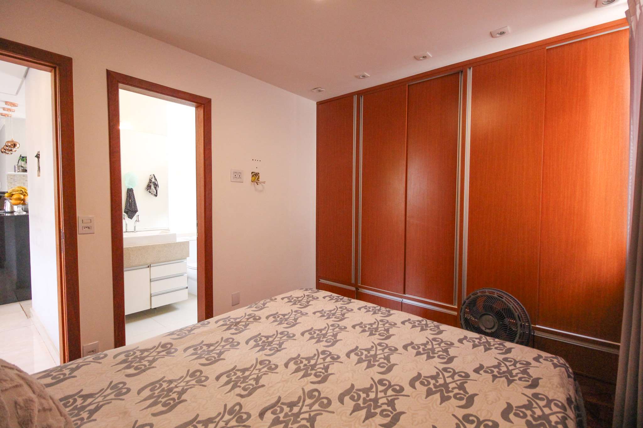 Apartamento à venda com 2 quartos, 75m² - Foto 13