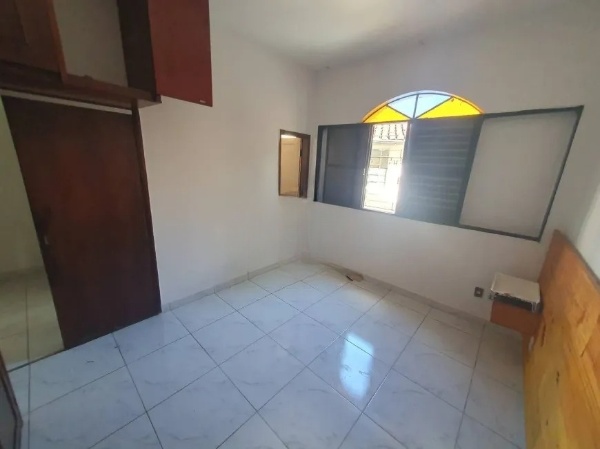 Casa à venda com 4 quartos, 200m² - Foto 10