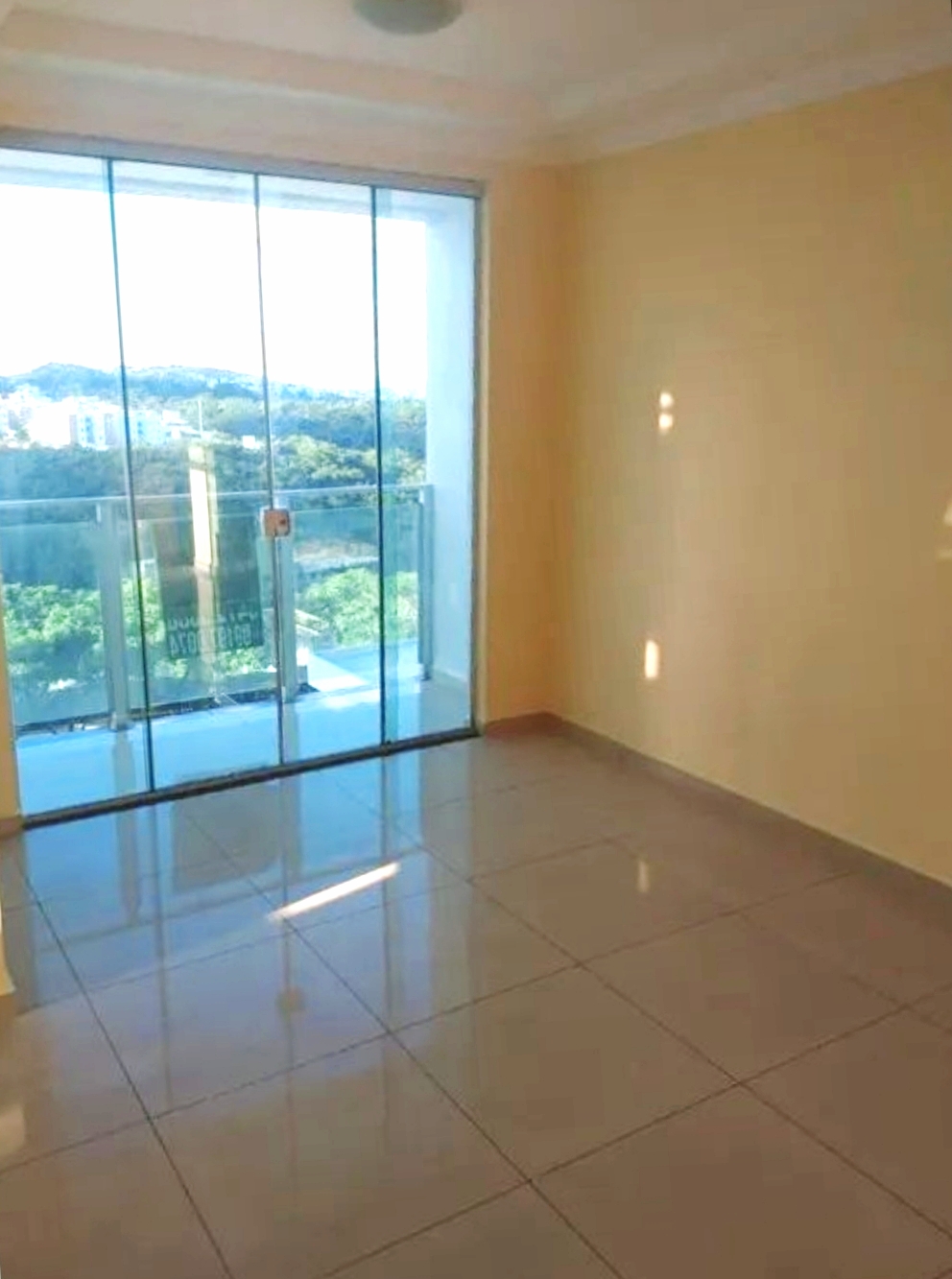 Apartamento à venda com 3 quartos, 74m² - Foto 2