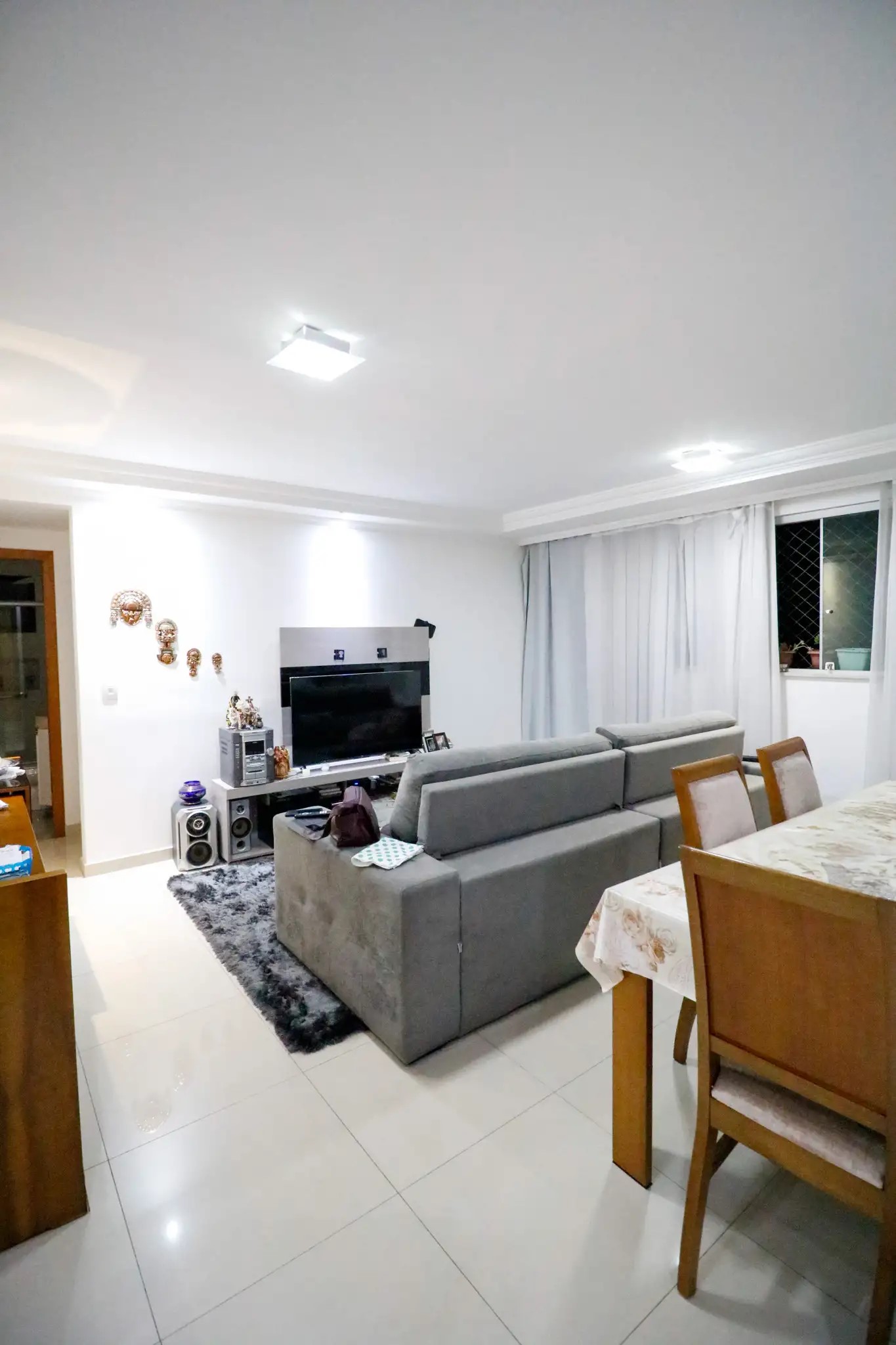 Apartamento à venda com 3 quartos, 76m² - Foto 2