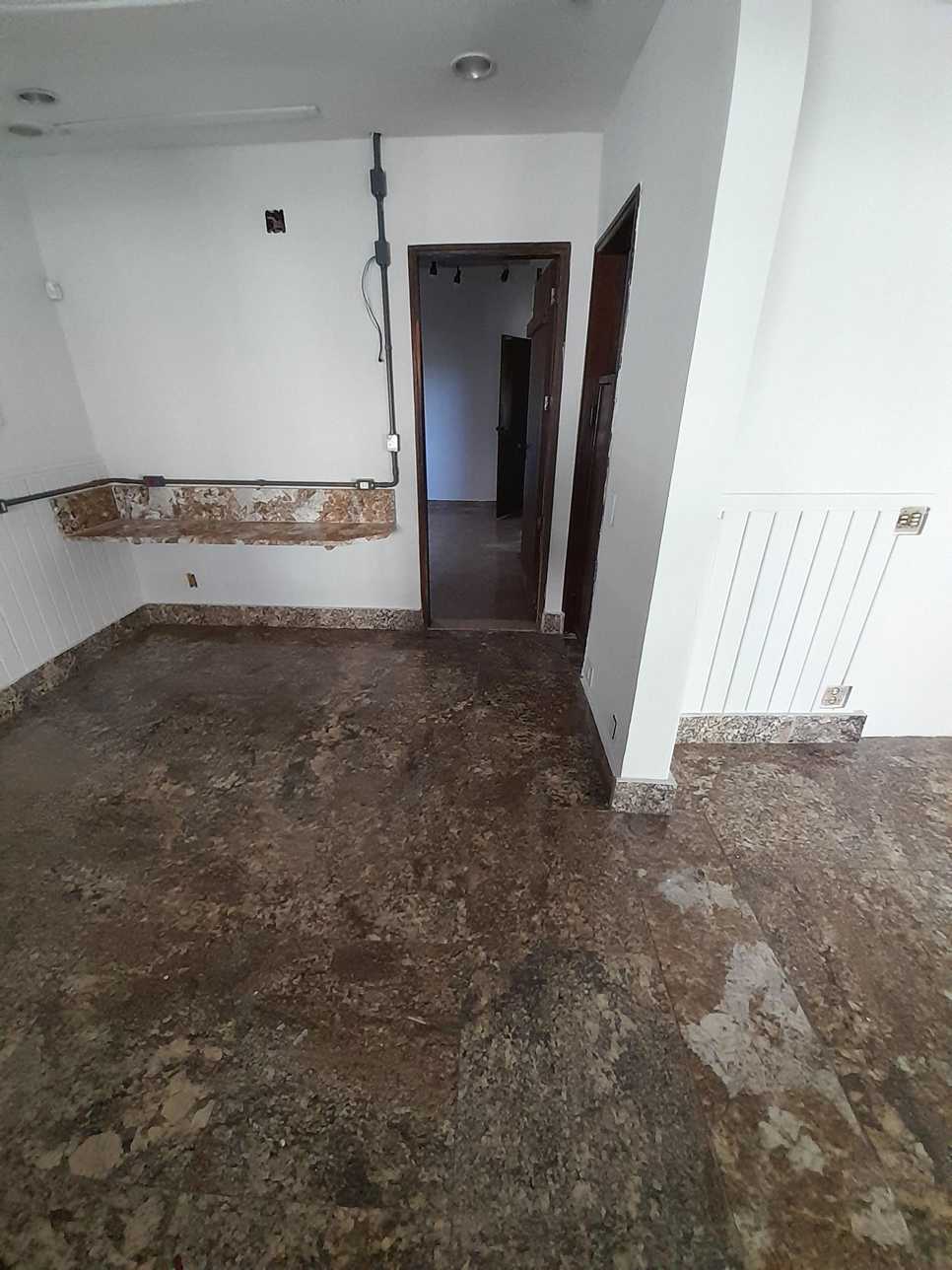 Casa para alugar com 5 quartos, 300m² - Foto 17