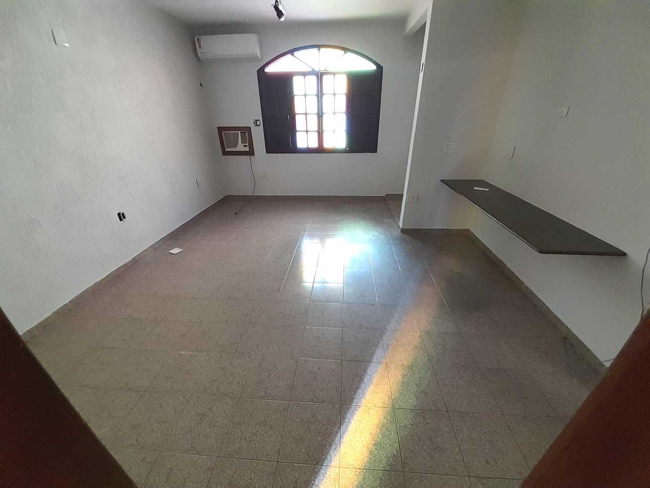 Casa para alugar com 5 quartos, 300m² - Foto 25