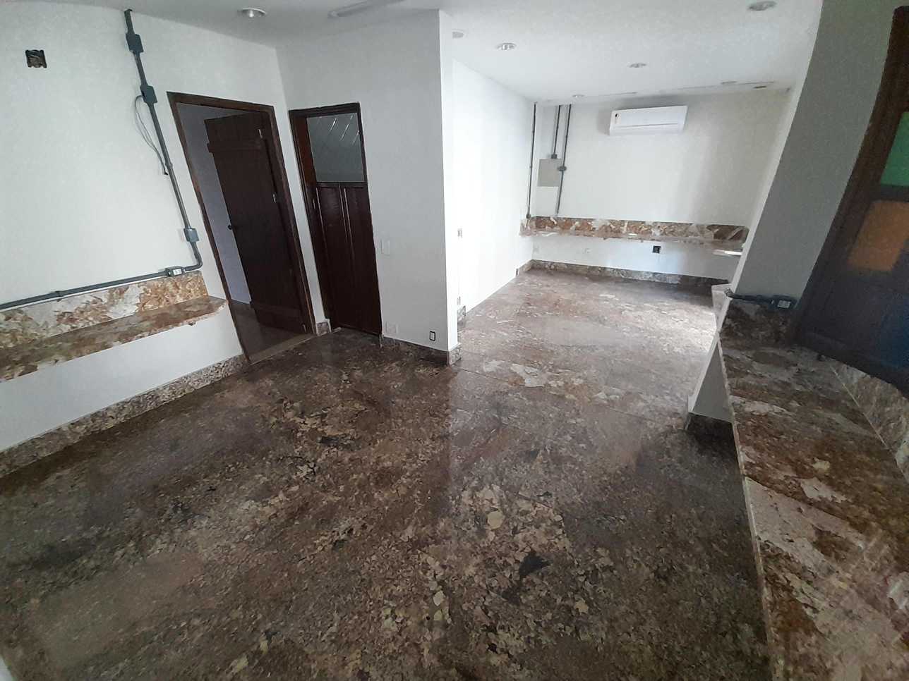 Casa para alugar com 5 quartos, 300m² - Foto 16