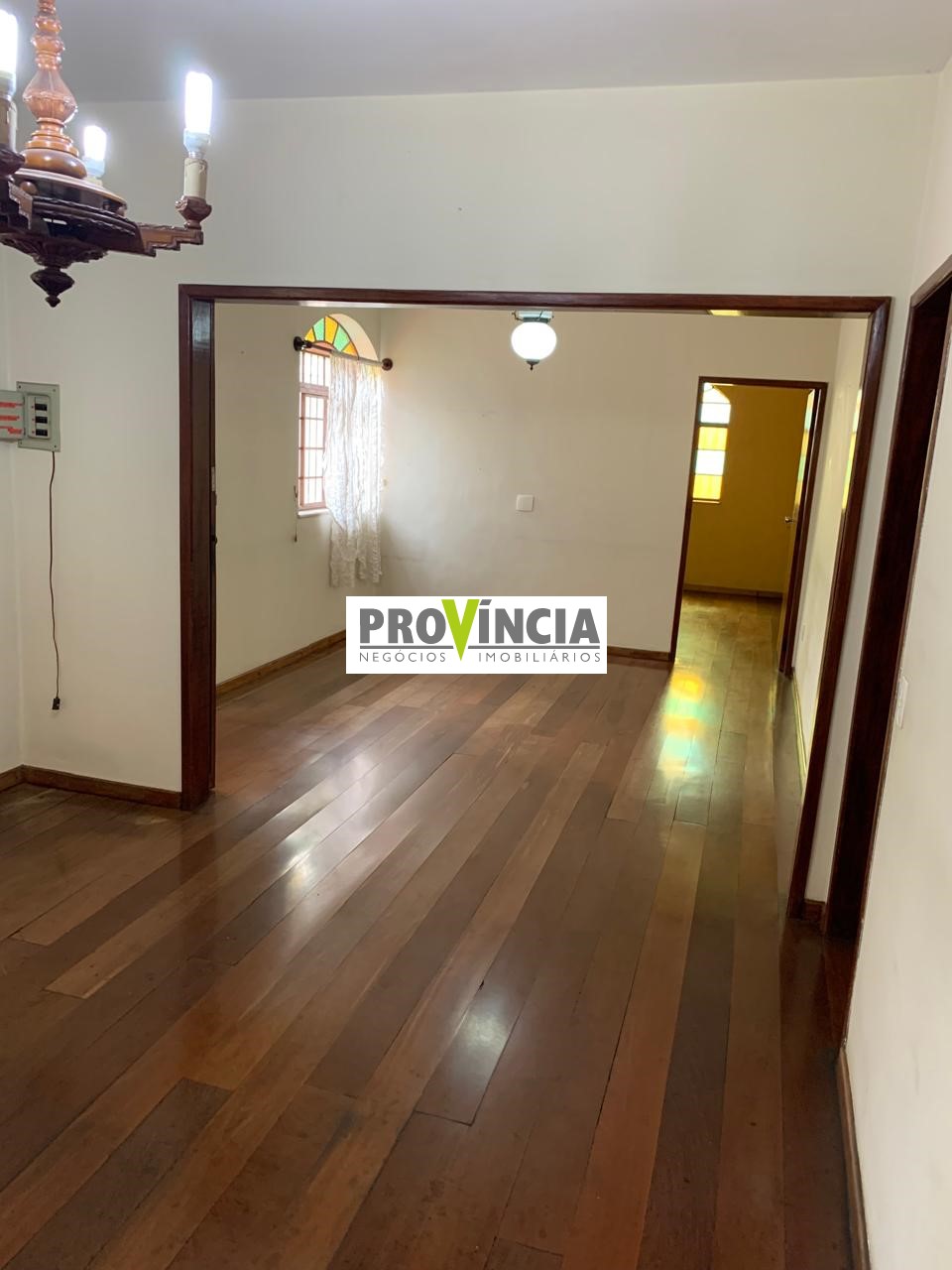 Casa à venda com 3 quartos, 191m² - Foto 2