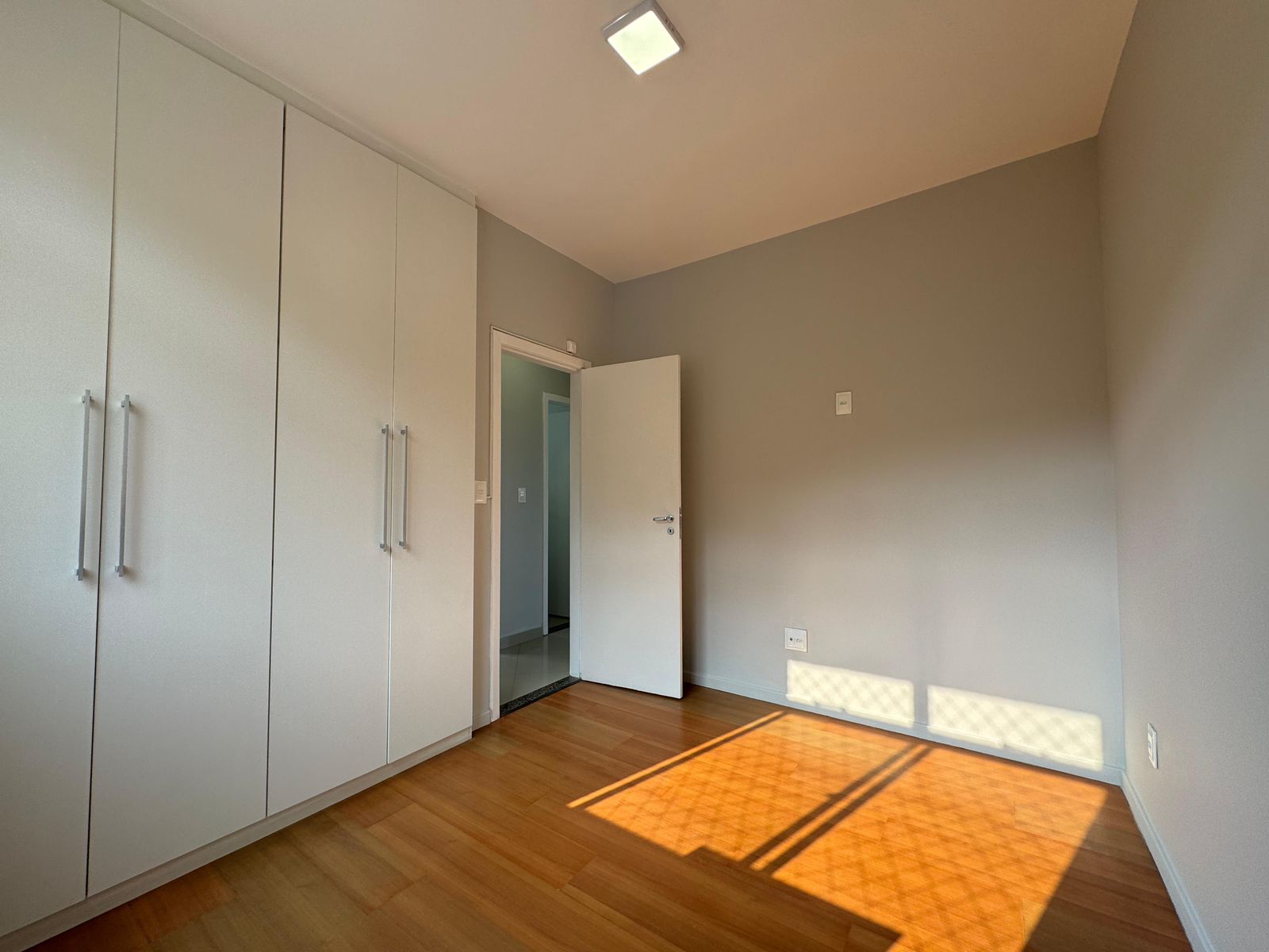 Apartamento para alugar com 2 quartos, 75m² - Foto 5