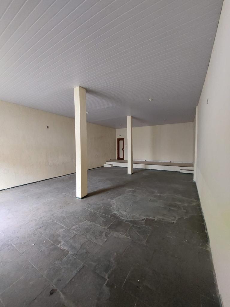 Casa à venda com 2 quartos, 250m² - Foto 18