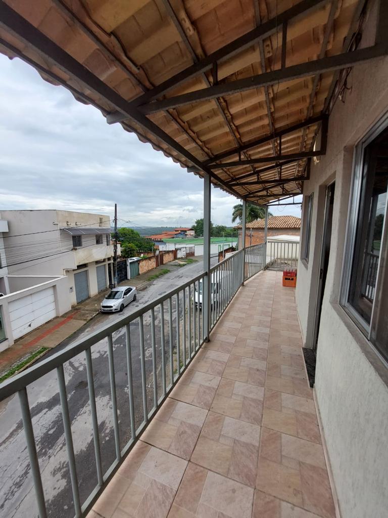 Casa à venda com 2 quartos, 250m² - Foto 2