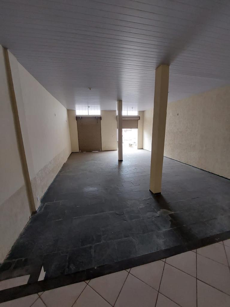 Casa à venda com 2 quartos, 250m² - Foto 3