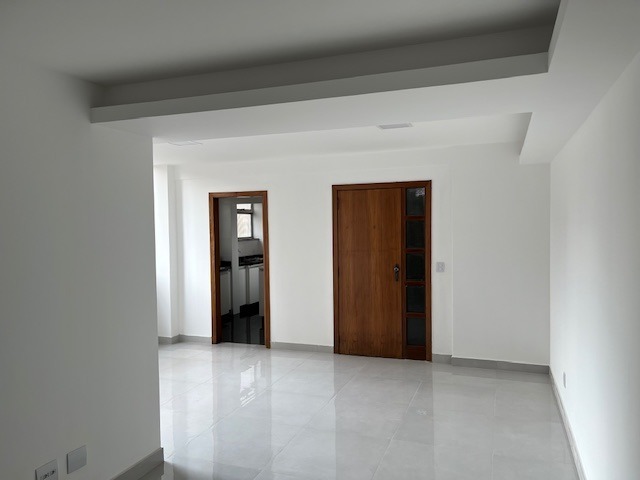 Apartamento à venda com 3 quartos, 87m² - Foto 1