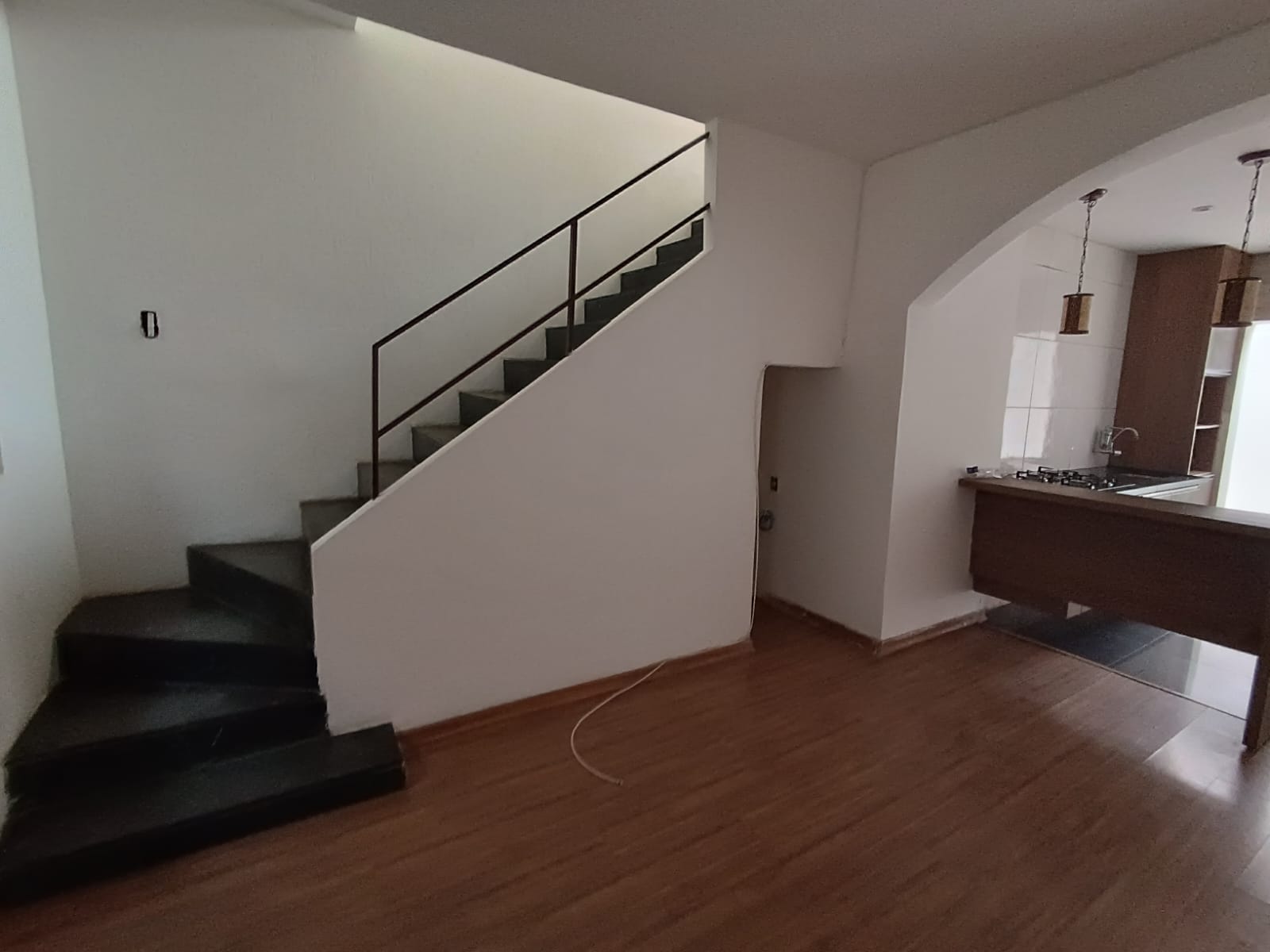 Casa à venda com 2 quartos, 90m² - Foto 1