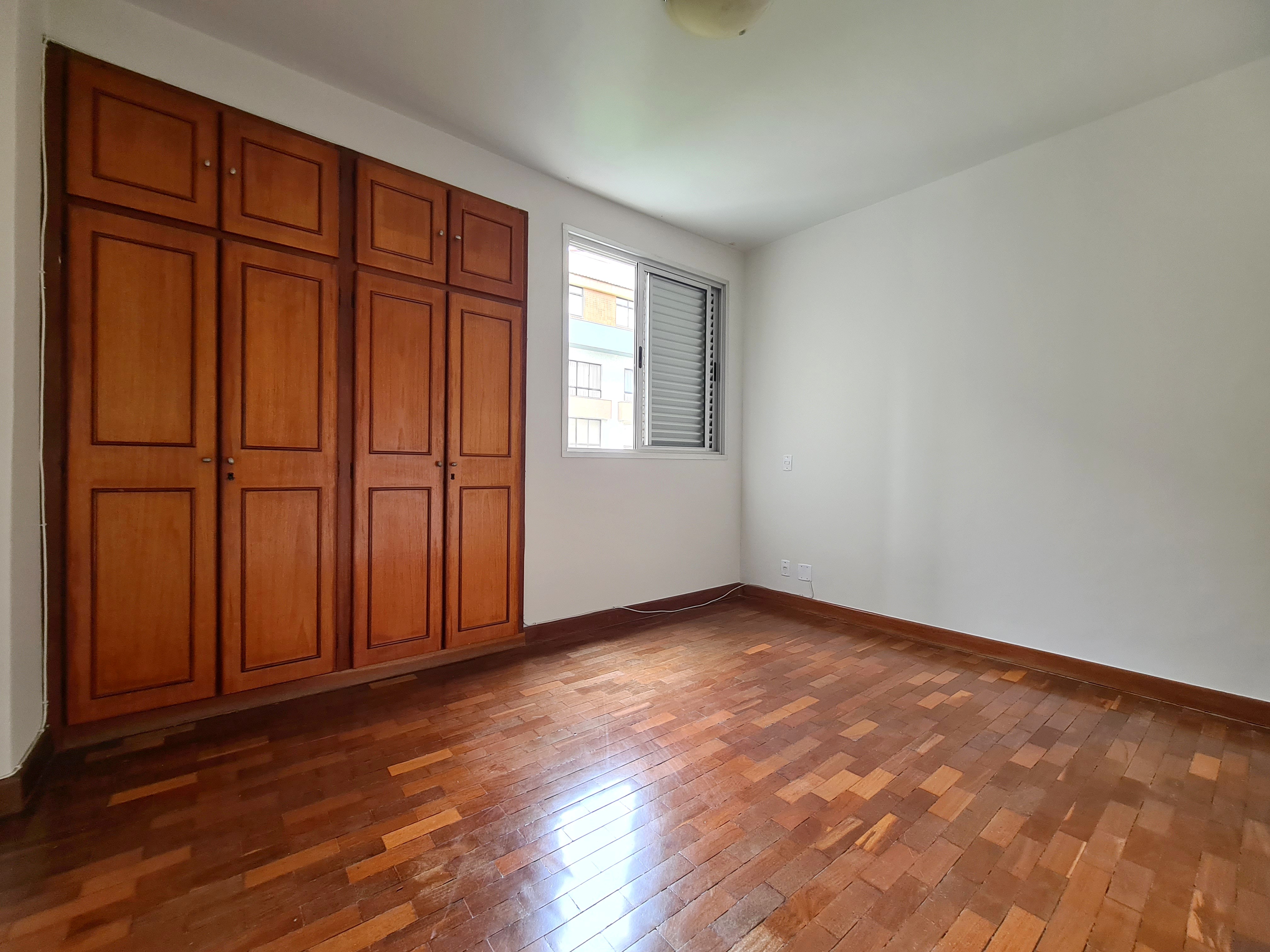 Apartamento para alugar com 4 quartos, 150m² - Foto 12