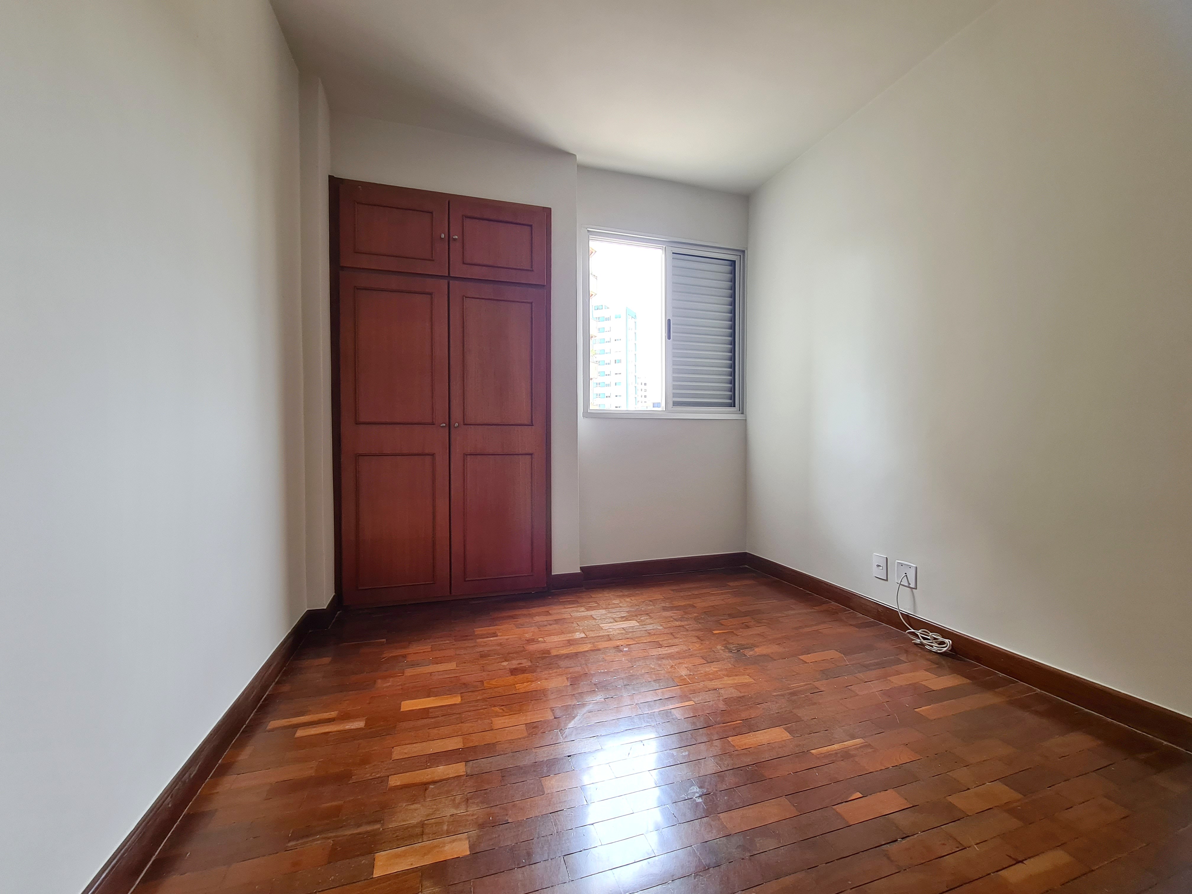 Apartamento para alugar com 4 quartos, 150m² - Foto 8