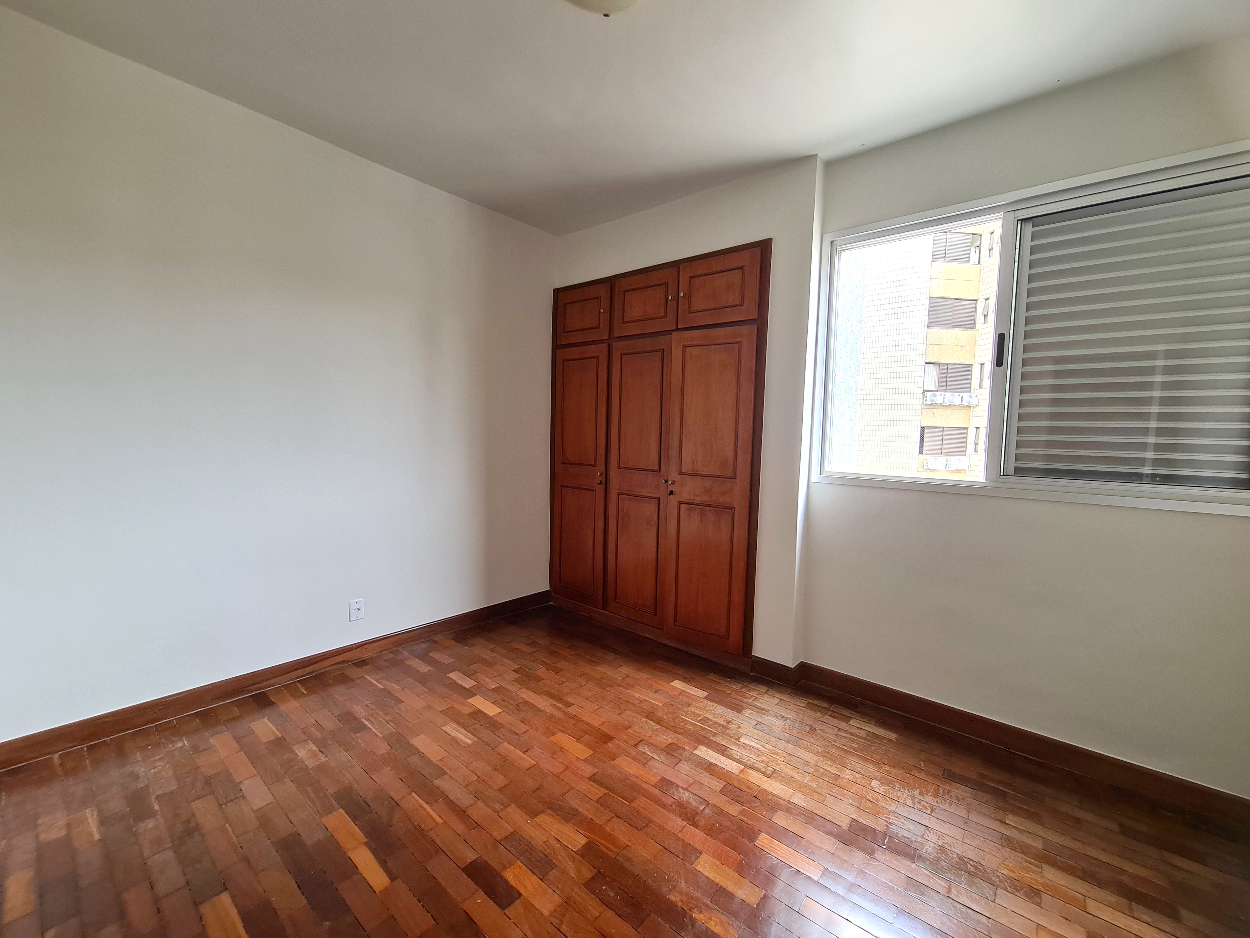 Apartamento para alugar com 4 quartos, 150m² - Foto 13