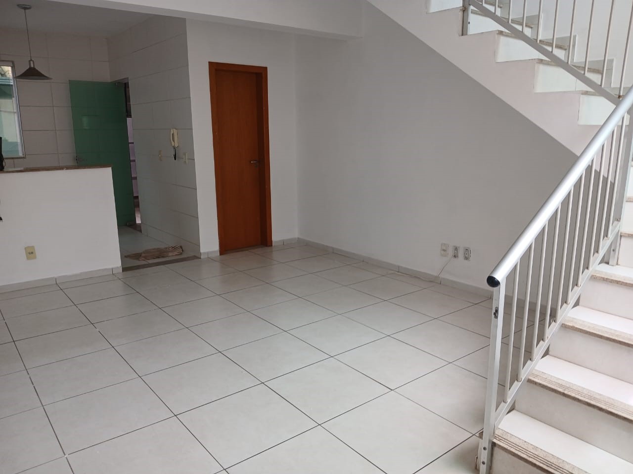 Casa à venda com 2 quartos, 70m² - Foto 1