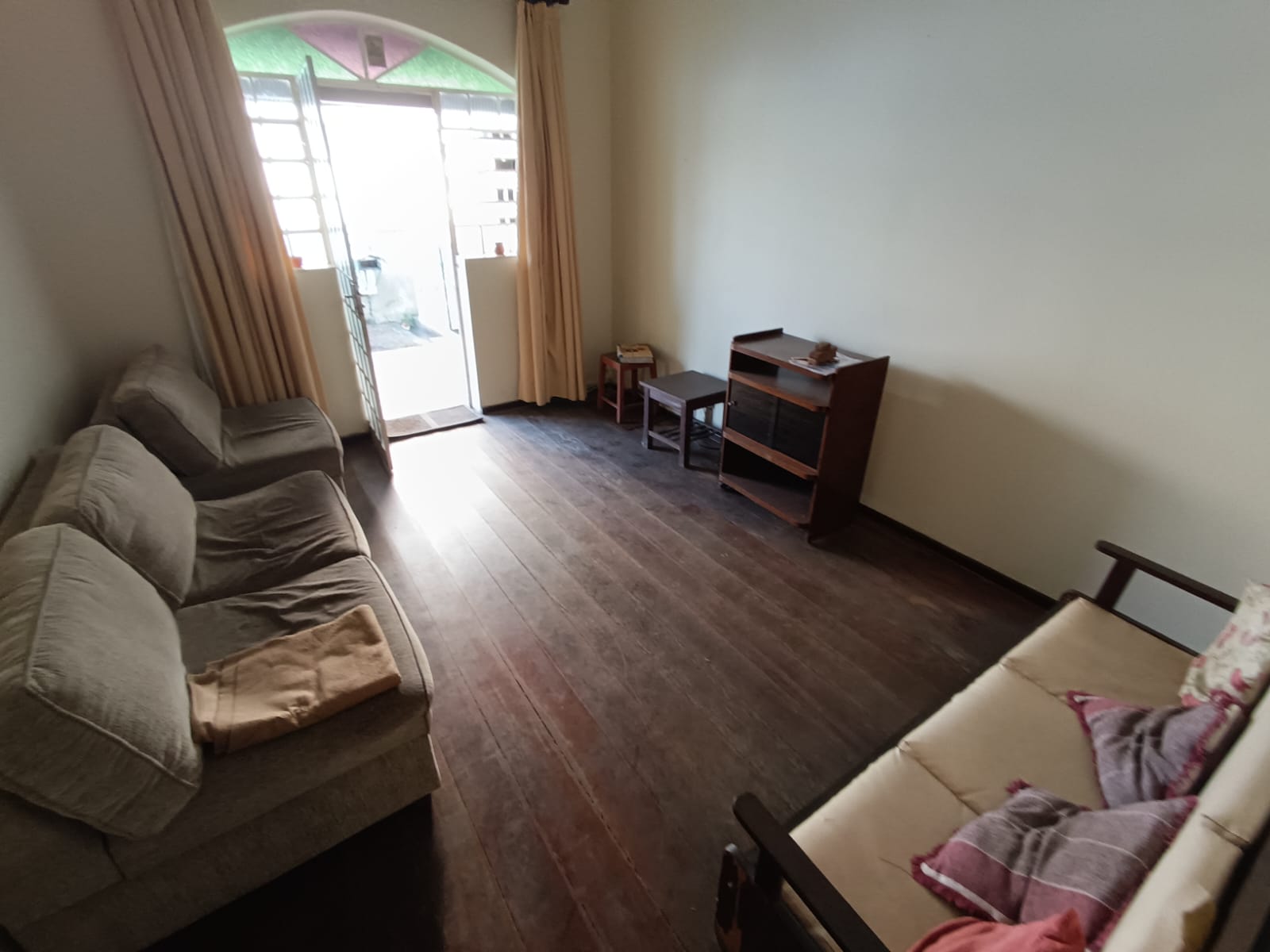 Casa à venda com 4 quartos, 360m² - Foto 1